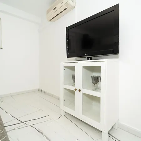 1 Bedroom Gorgeous In דירה