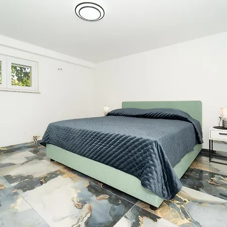 1 Bedroom Gorgeous In *